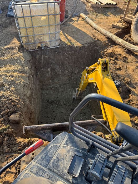 Предлагам услуги с мини багер и самосвал