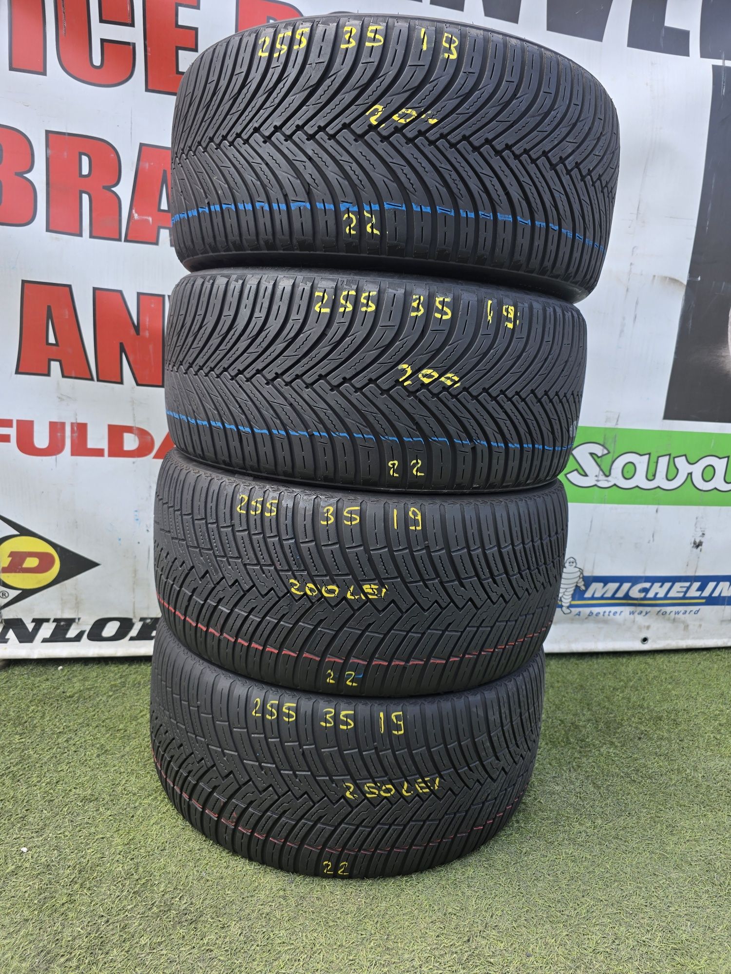 255.35.19 2x maxxis 2x pirelli m+s