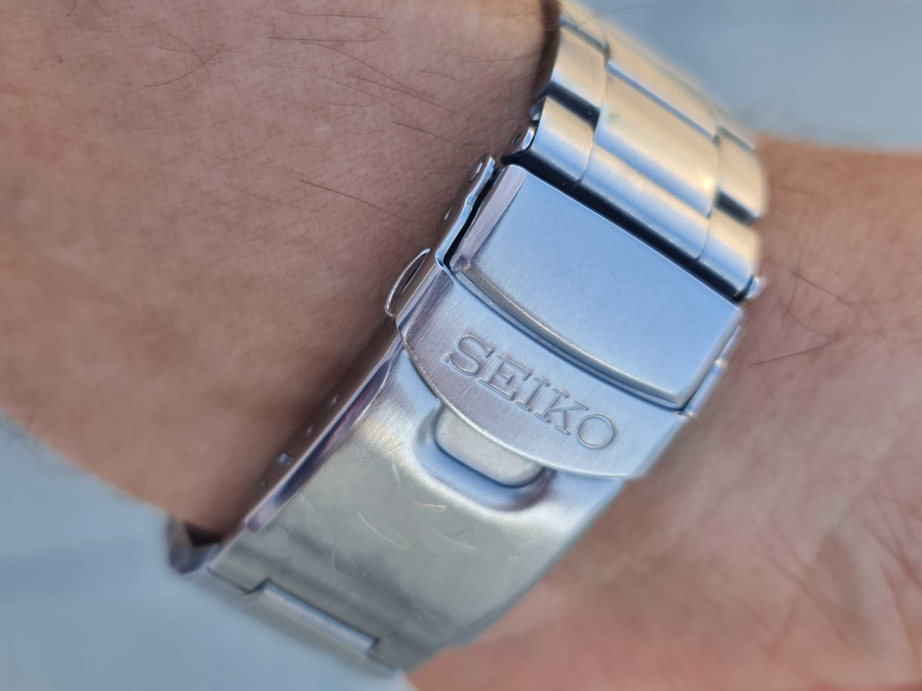 Seiko 5 SRPD53K1 GMT Bezel