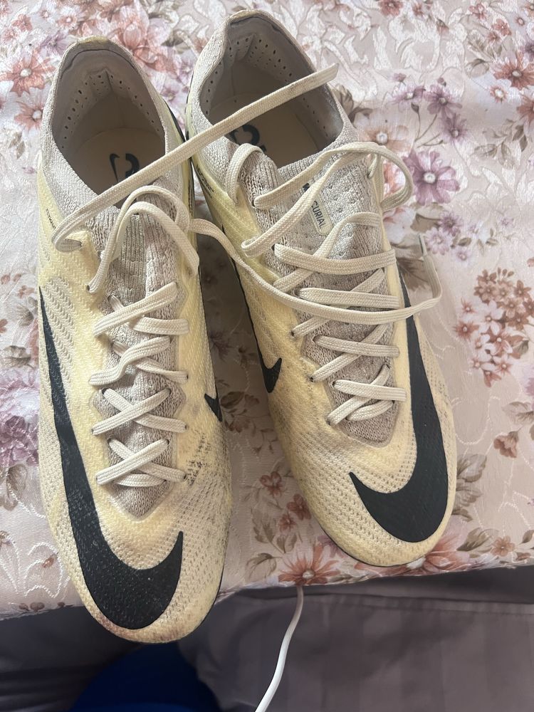 ghete fotbal Profesionale  . Purtate dar inpecabile