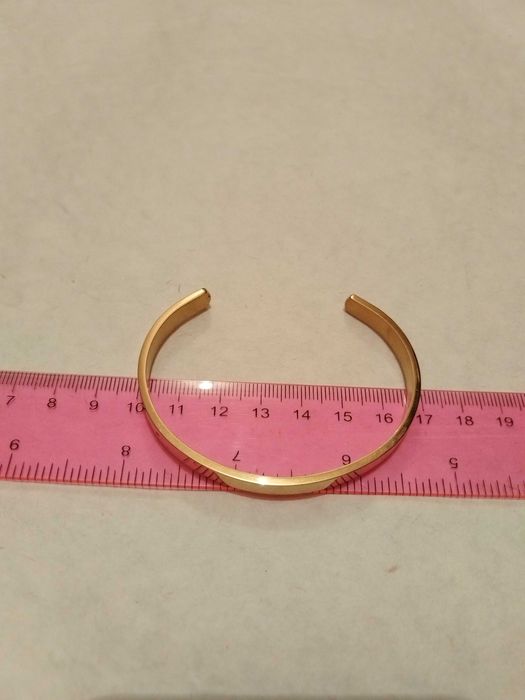 Гривна, отворена, златно покритие, 5 мм, гравирана "С обич"