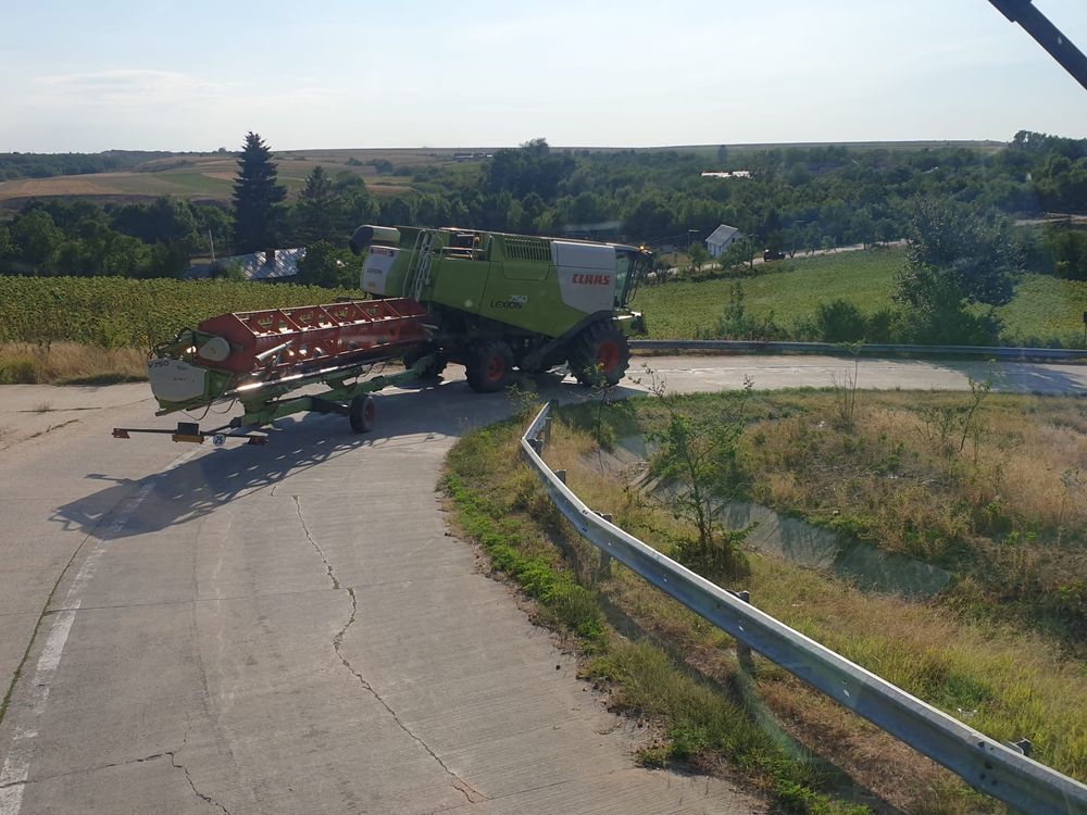 Combina Claas Lexion 750 + echipament floarea-soarelui Zaffrani