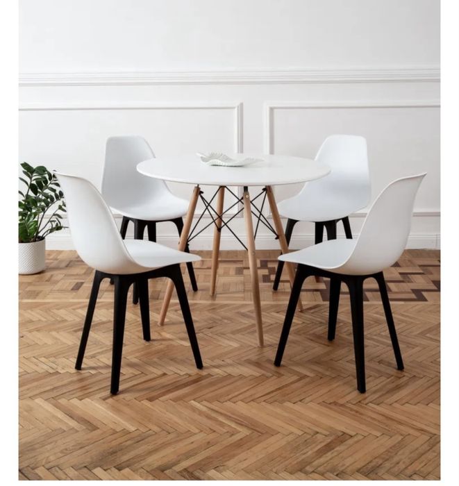 Стол и стулья от Ikea