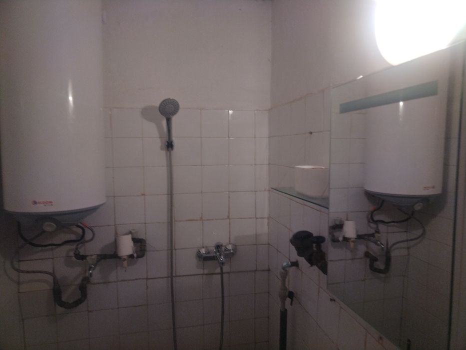 Собственик дава под наем обзаведена боксионера гр.ВАРНА  кв.Левски
кв.