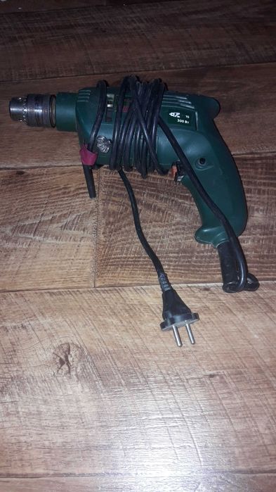 Дрель, шуруповерт , с ключом.