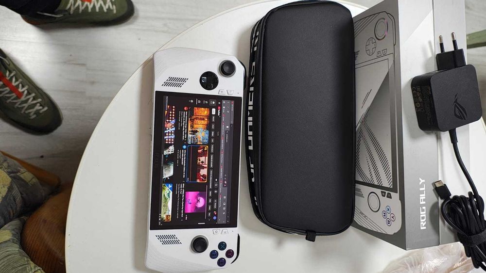 Consola ROG Ally Z1 Extreme 16GB 1TB SSD + Accesorii - In Garantie