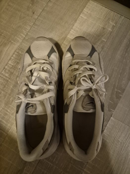 Маратонки NIKE, номер 36,5.