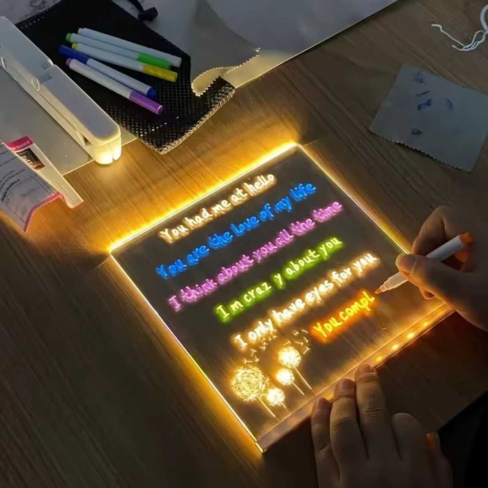 Tabla de desen Acrilica cu LED,set de 12 Carioci,ideala pentru copiii