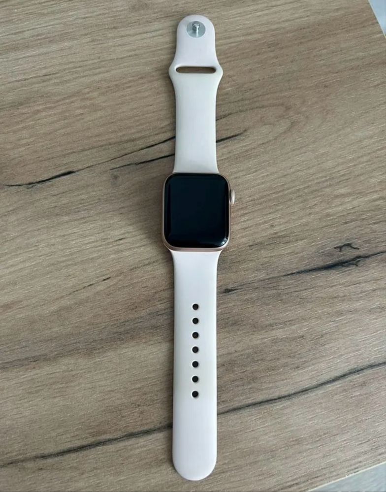 Продам Apple watch 5