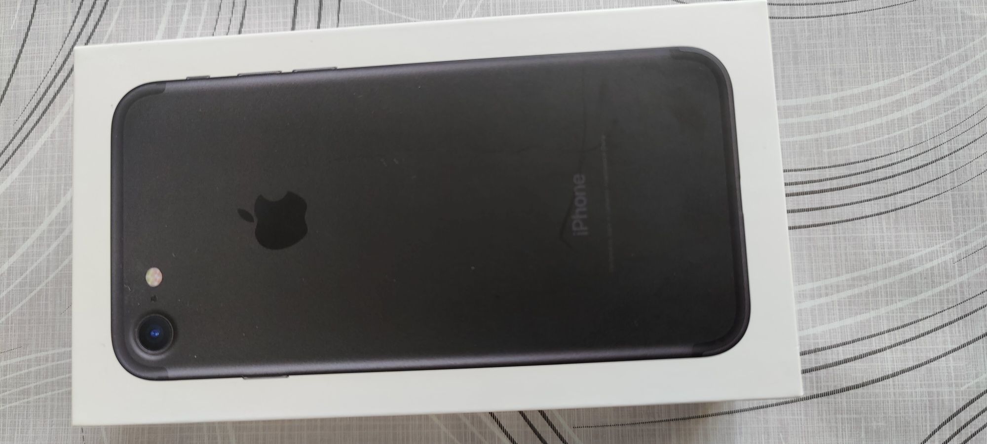 Смартфон IPhone 7