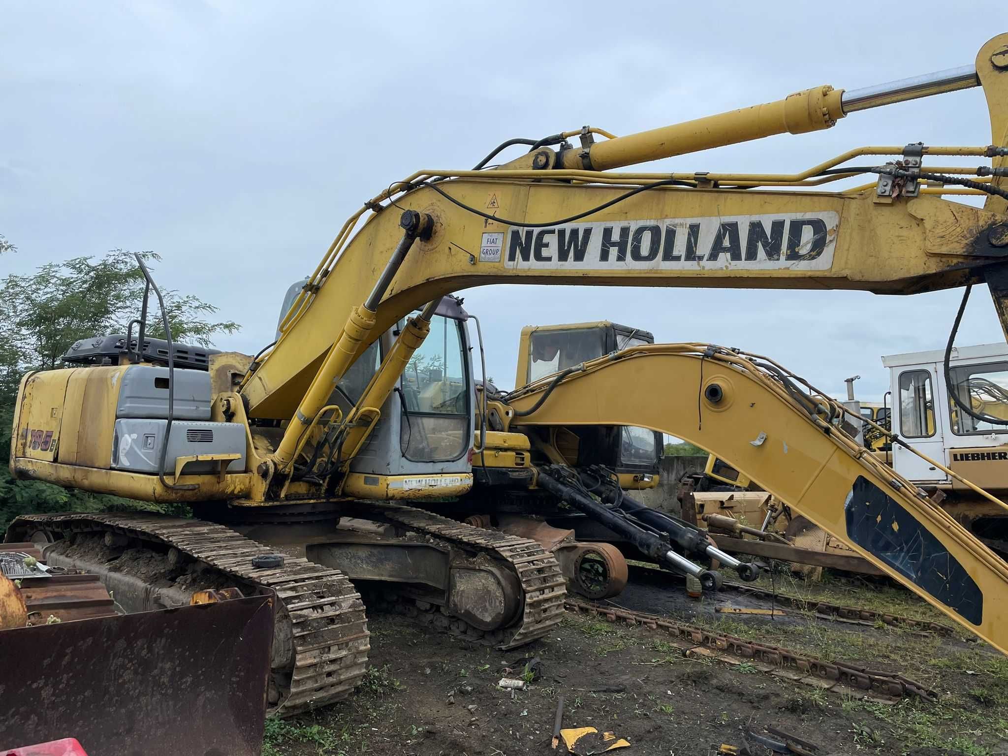 Dezmembrez excavator New Holland E 195 B , an 2008