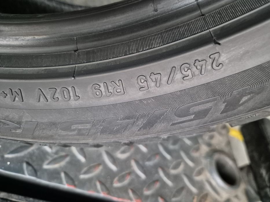 Vand set anvelope 245 45 19 pirelli