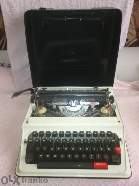 пишеща машина с латински букви ELIT
