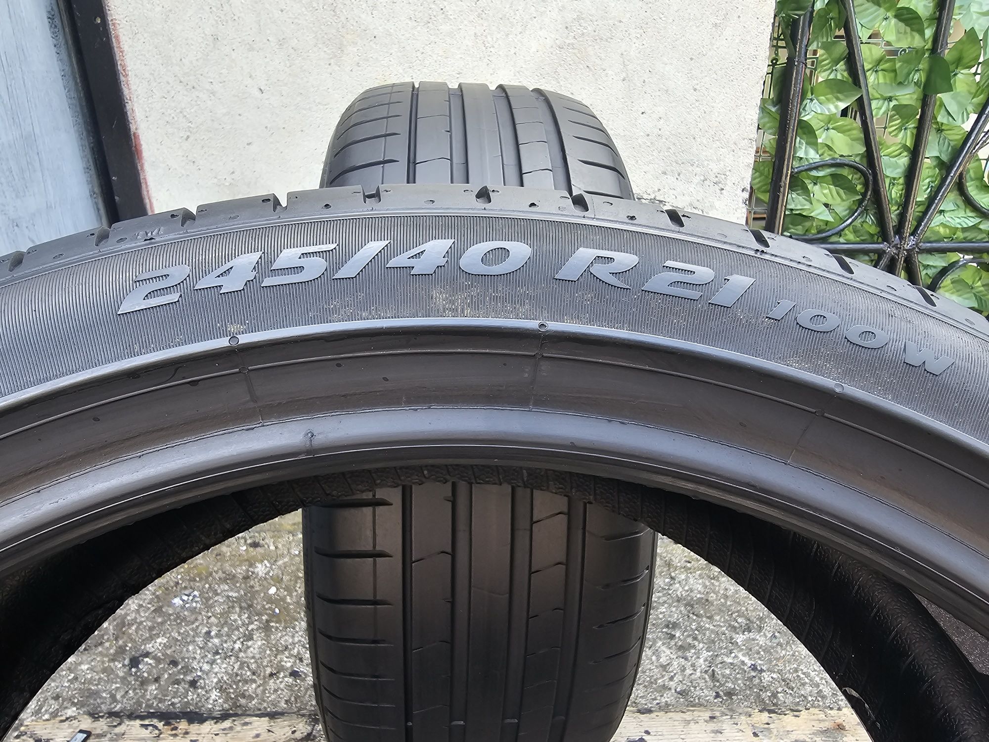 Vând două anvelope de vara pirelli p zero 245 40 21  dot  0519