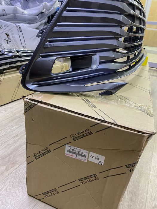 Оригинал решетка бампера Тойота Камри 70 Toyota Camry 70