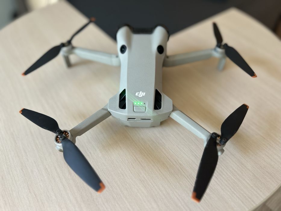 Продавам DJI Mini 4 Pro Fly More Combo