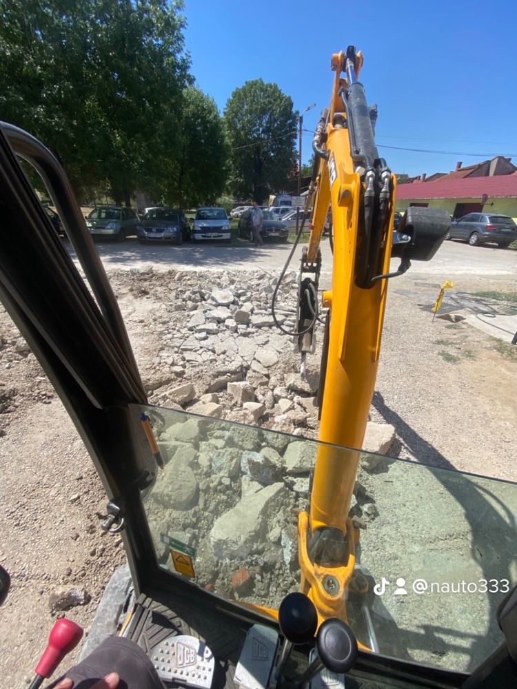 Miniexcavator si Basculabila Săpat Piconat Nivelat Defrișat