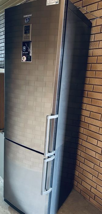 Холодильник Samsung