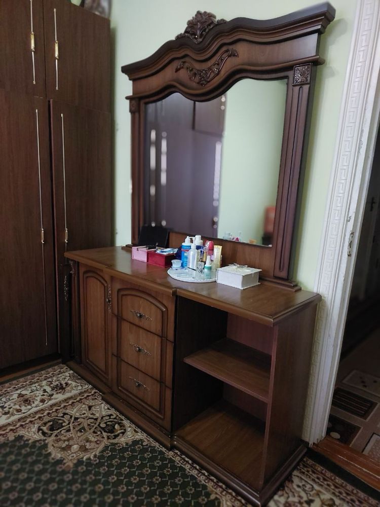Продаю старые мебели