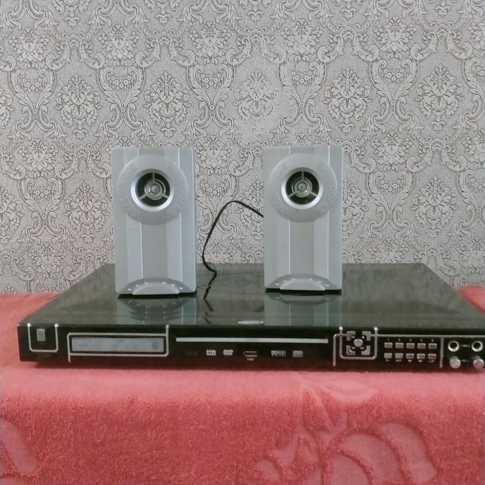 Продам дисковый видеомагнитофон,с колонками