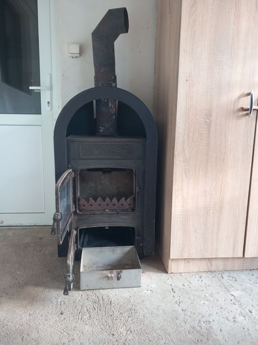 Vand sobita de fontă, tip semineu,  5,5 kw
