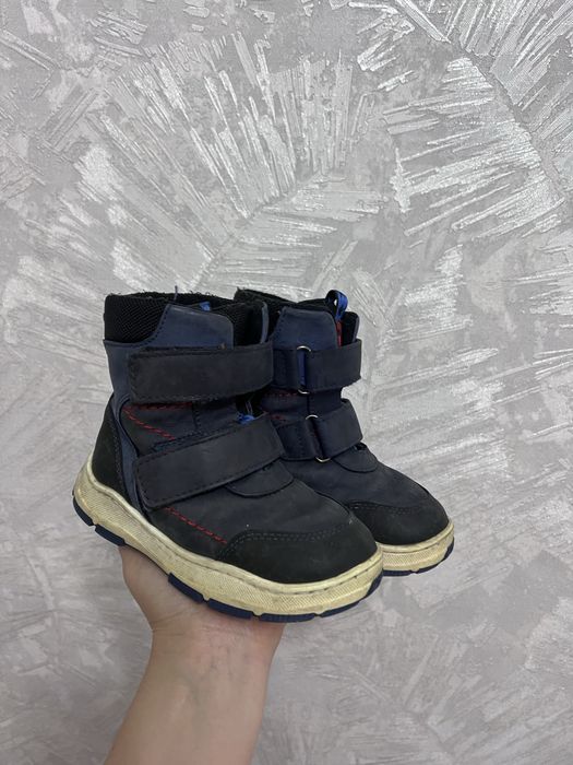 Продам детскую обувь