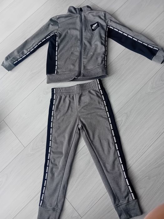 Комплект Найк 104-110 цена 25лв