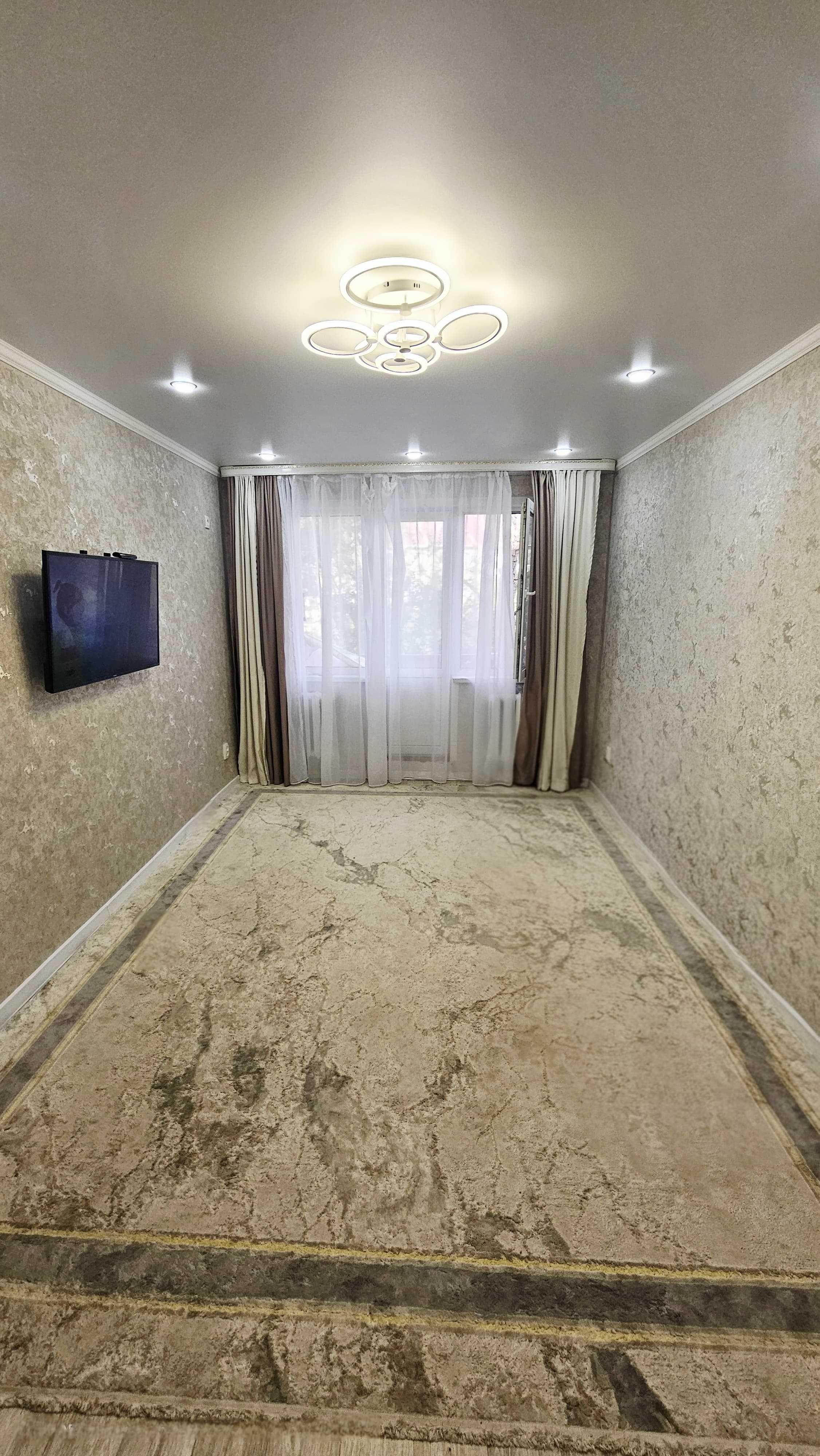 Продается 2 ком квартира район Дом Быта