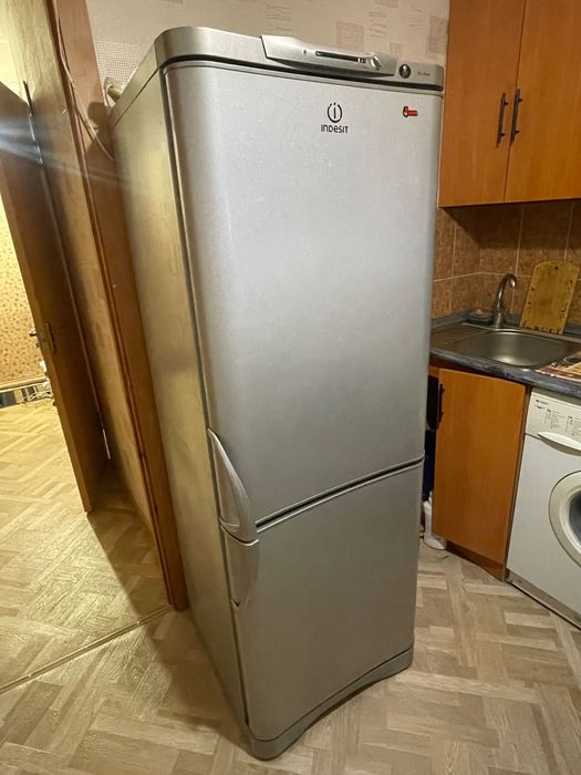 Холодильник и стиральная машина