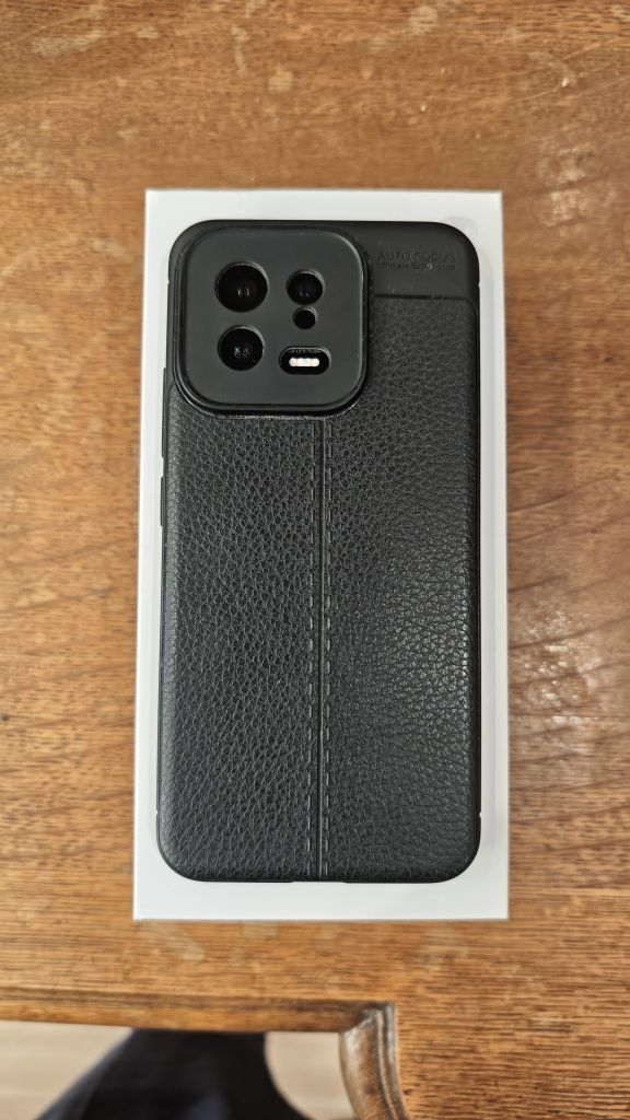Продава Xiaomi 13  256GB 8GB RAM гаранция!