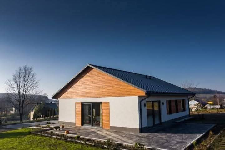 Vand Case pe structură metalică oferim garantie 30 de ani