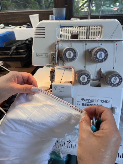 Masina de surfilat-overlock  Bernette 334DS by Bernina