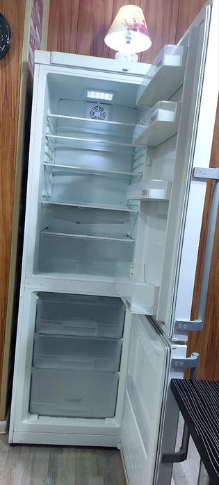 Продам холодильник Artel  в  отличном состоянии