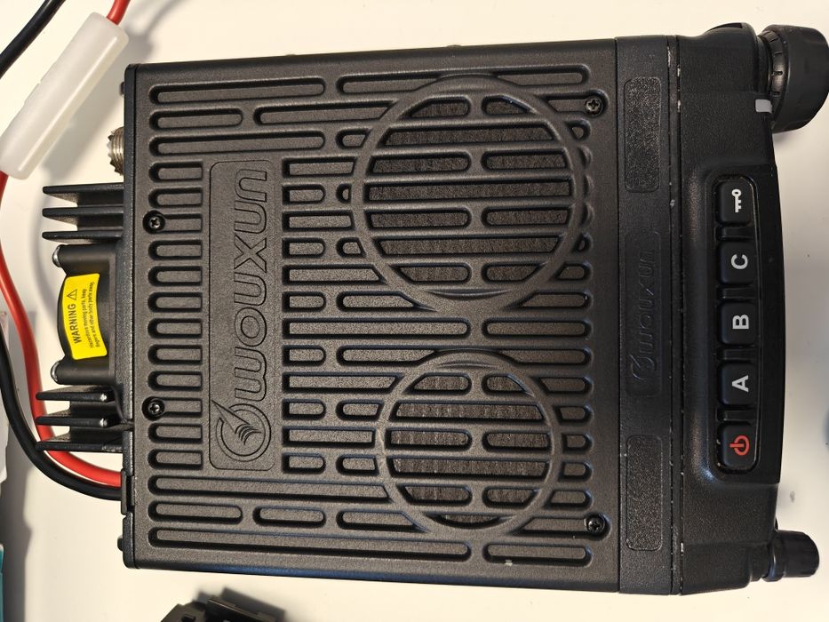 Statie Radio Wouxun KG-UV980P Quad-Band 50W cu accesorii de instalare