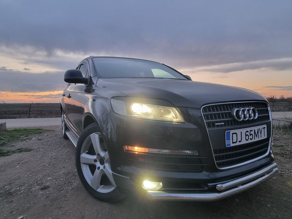 Audi Q7          .