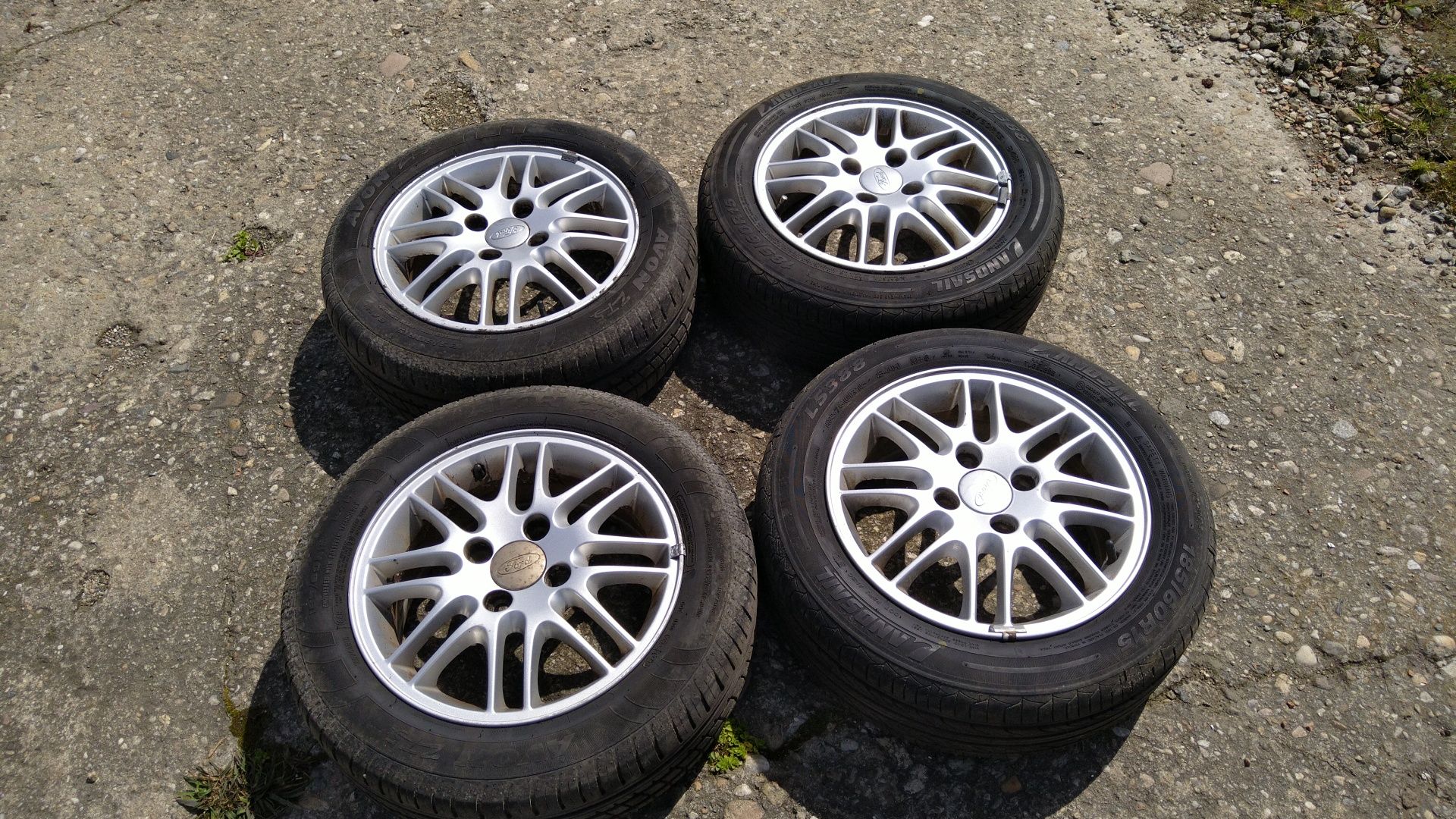 Set Jante aliaj originale Ford de 15" cu anvelope de 185/60/R15