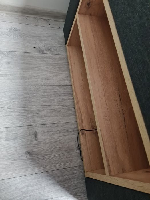 Canapea extensibila cu încărcare usb și 2 tabureti