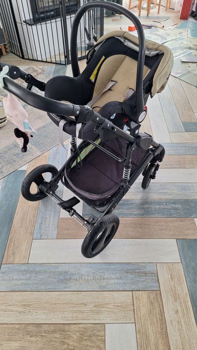 Carucior cu landou si scoica