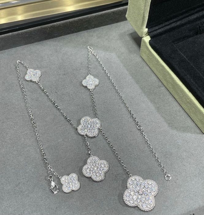 Van Cleef & Arpels позлатено колие