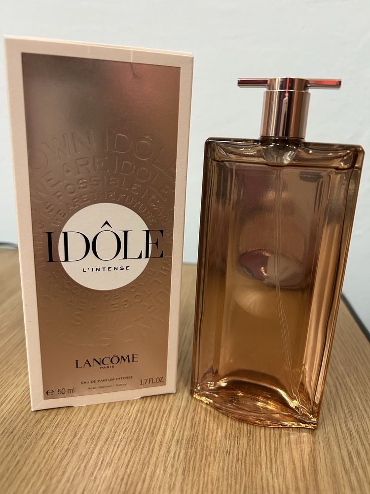 Apa de parfum Idole l’intense de la Lancome.