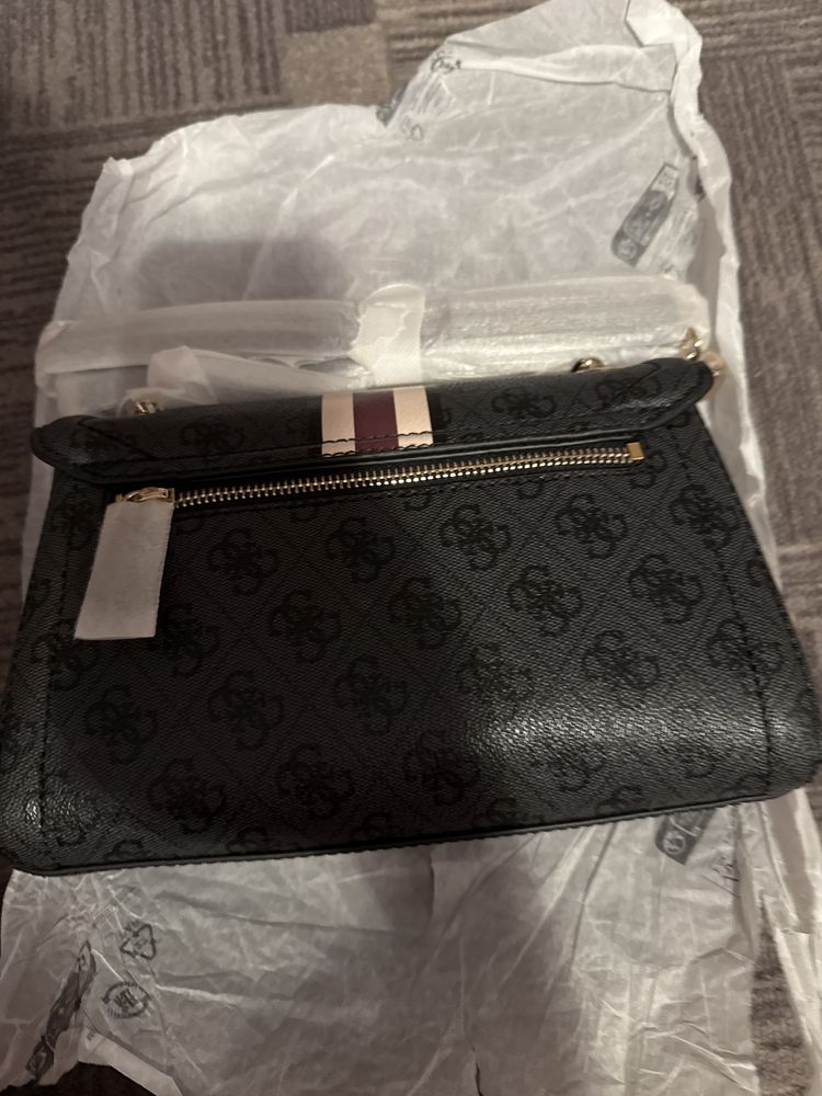 Дамска чанта guess оригинална