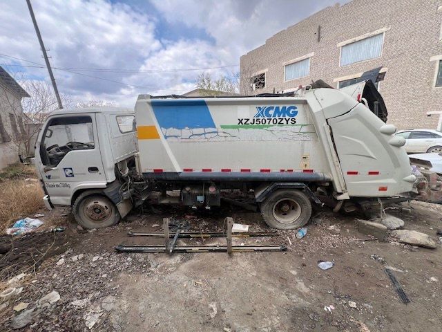 Isuzu 90 370 VAA  2017yil