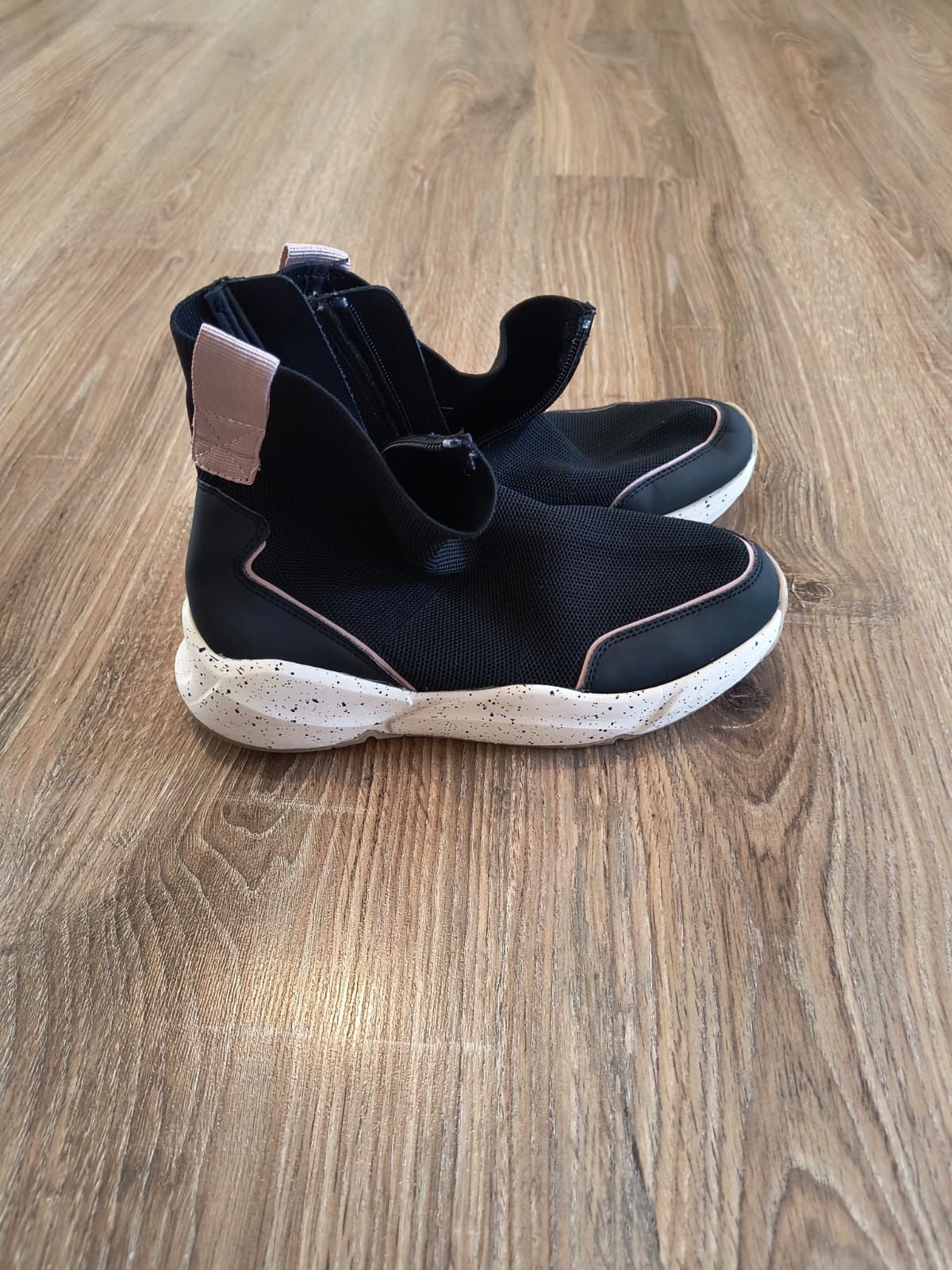 Pantofi sport tip șosete Zara