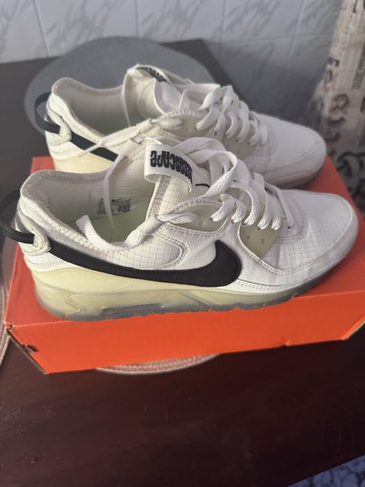 Vand adidasi Nike