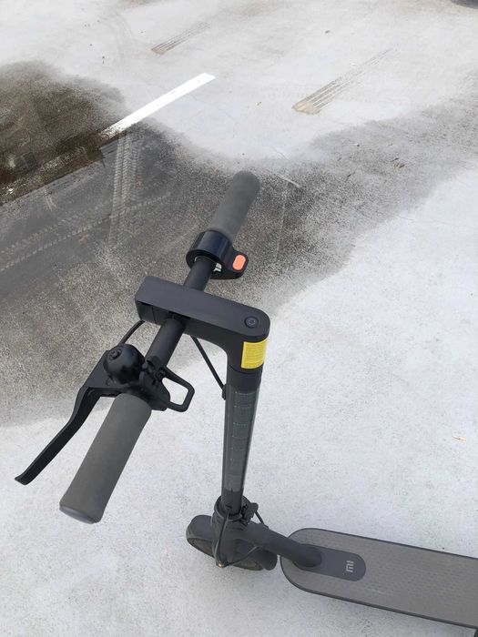 Trotineta electrica Xiaomi Mi Electric Scooter Essential