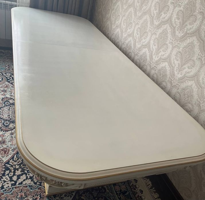 Mehmonxona, ofislar uchun moljallangan stol