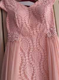 Шикарное пыльно-розовое платья с кружевами рукавами