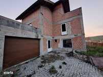 Casa de 200 mp., teren 1000 mp., 194900 Eur, Campenesti