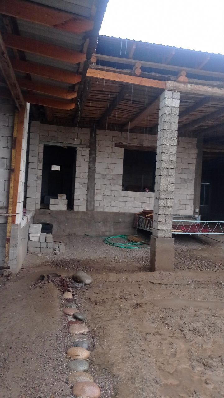 Янги участок срочно сотилади. 4 хона