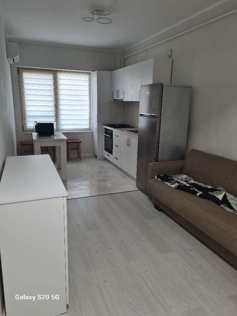 inchiriez apartament doua cam.